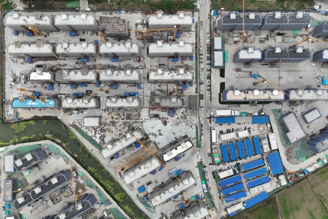 1752461639727325.jpg 富土家園四期保障性安居房B區(qū)項(xiàng)目首批樓棟順利通過主體結(jié)構(gòu)驗(yàn)收.jpg